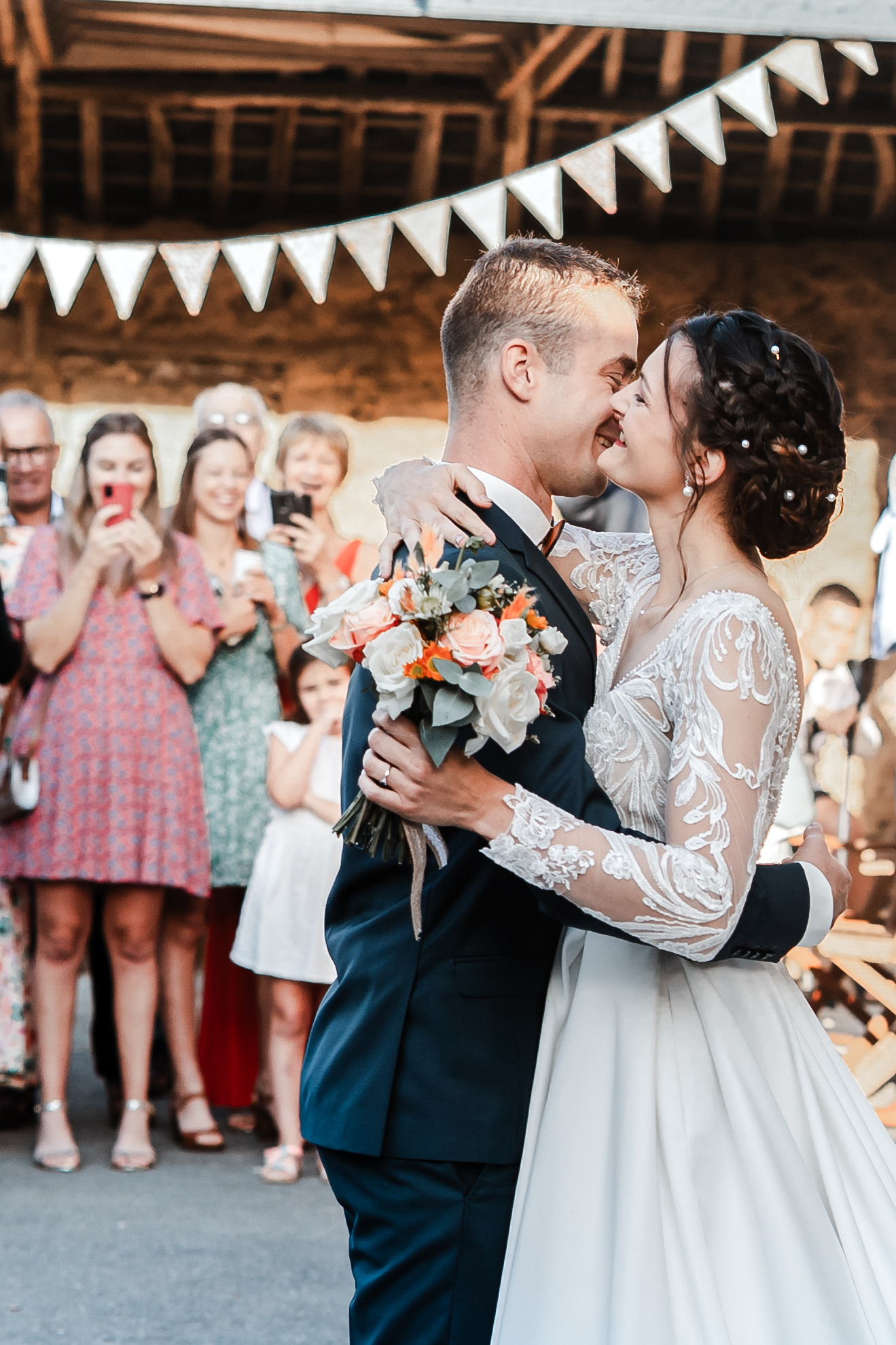 Choisir son photographe mariage - Découverte des mariés en présence de leurs proches
