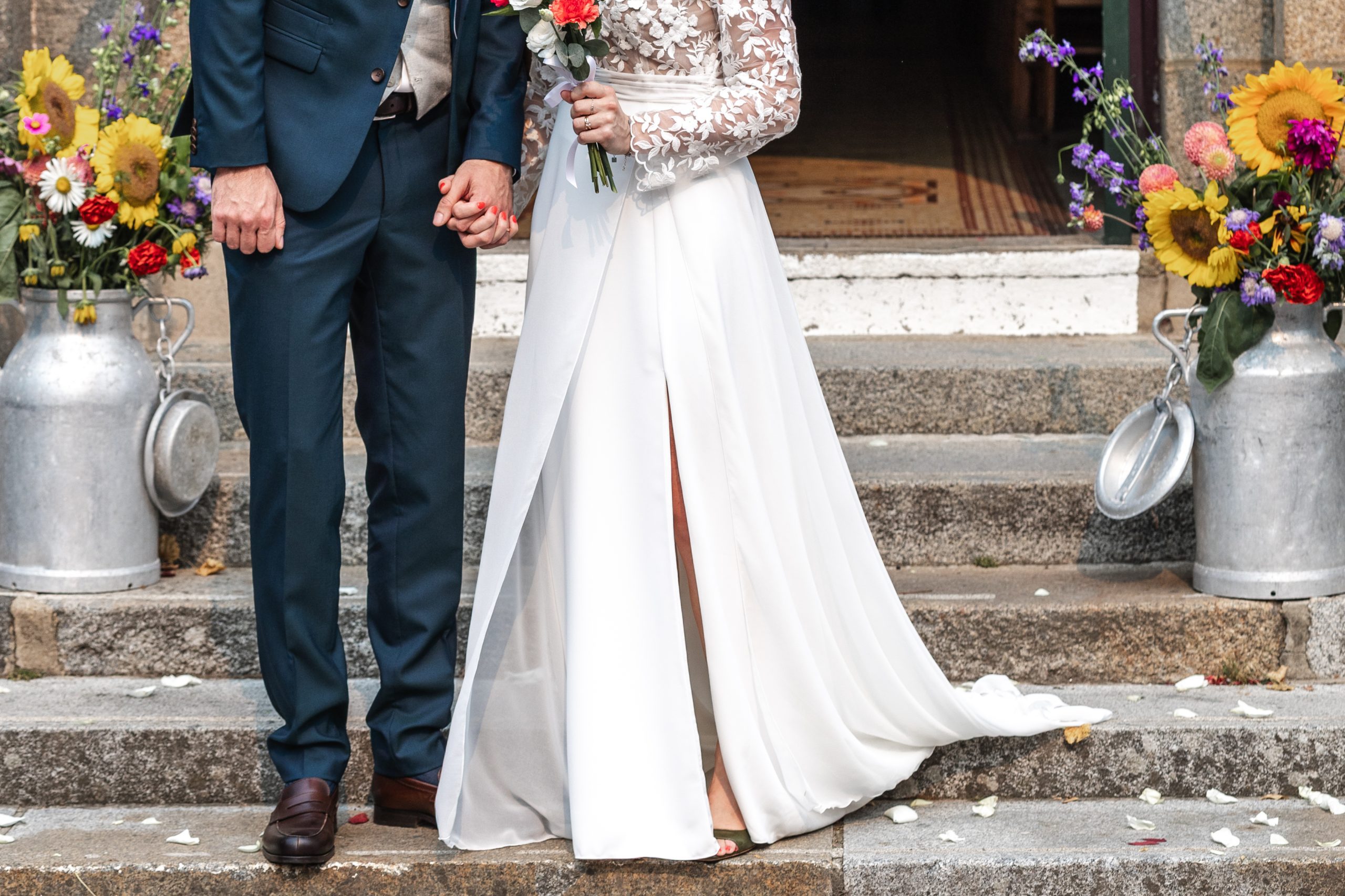 Choisir son photographe mariage - Couple à la sortie de la cérémonie