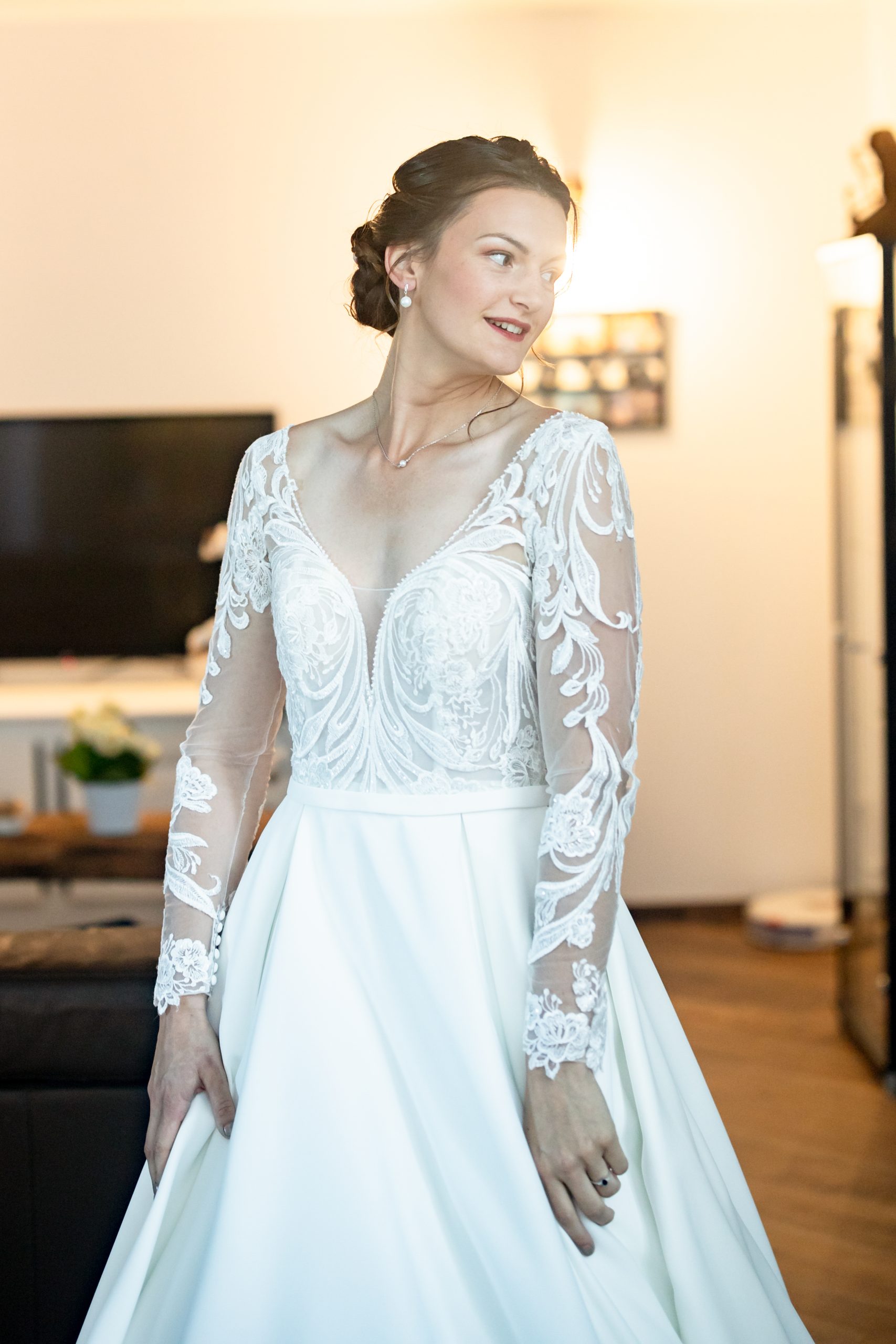 Photographe reportage mariage naturel - Fin des préparatifs de la mariée