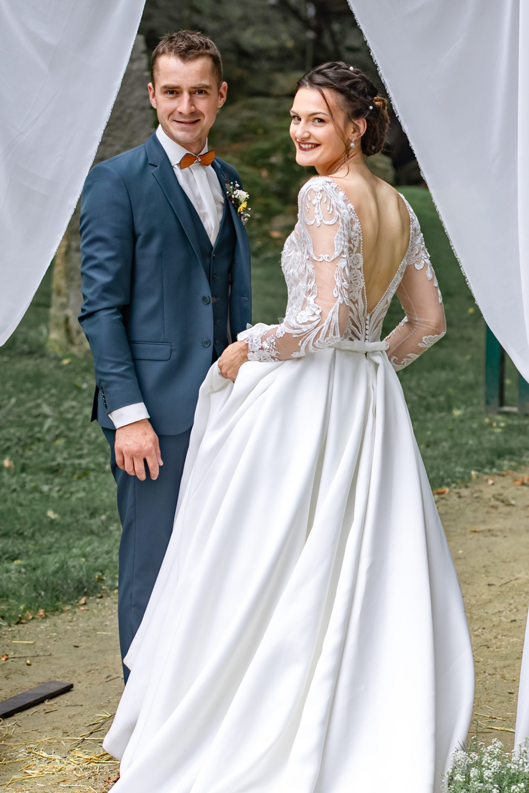 Aurore photographe mariage Bretagne - Portrait de mariés heureux
