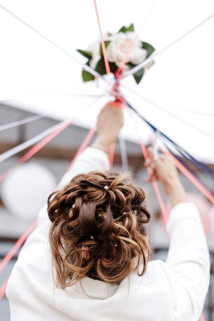 Photographe mariage Bretagne - Lancer du bouquet de la marièe